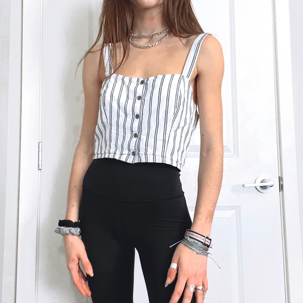 Kendall & Kylie Button up tank - Picture 1 of 5